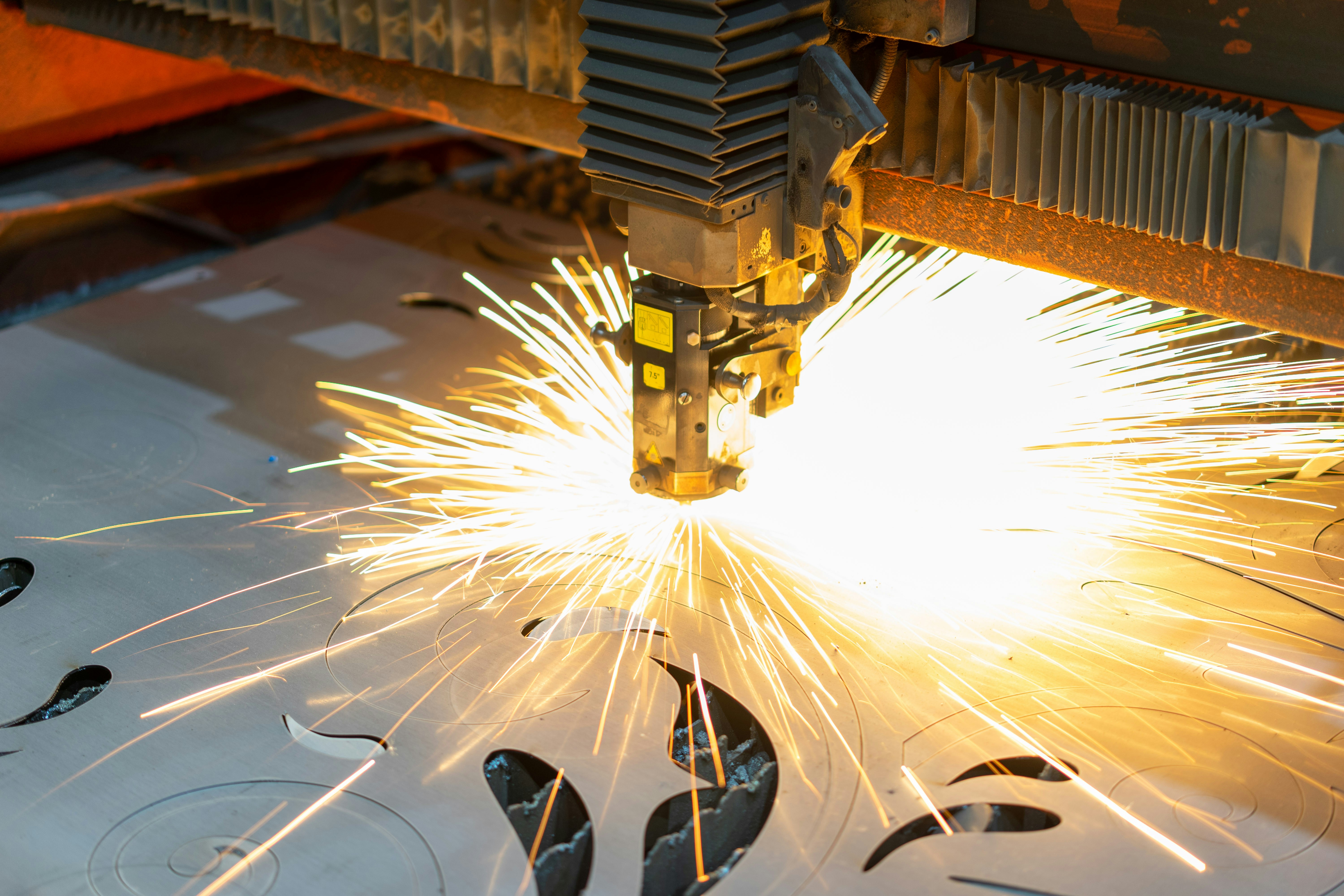 Pemotongan plat galvanis dan besi pagar laser cutting Ciledug